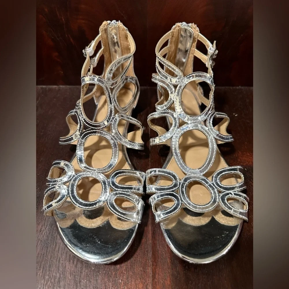 Report Silver Geometric Flat Sandals Size 9